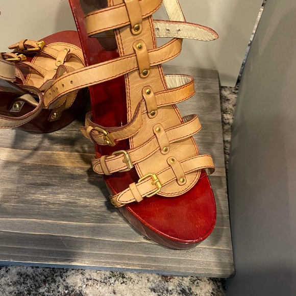 Giuseppe Zanotti, size 42. Easy to walk in. Some scratches see picture. No box - Picture 13 of 13